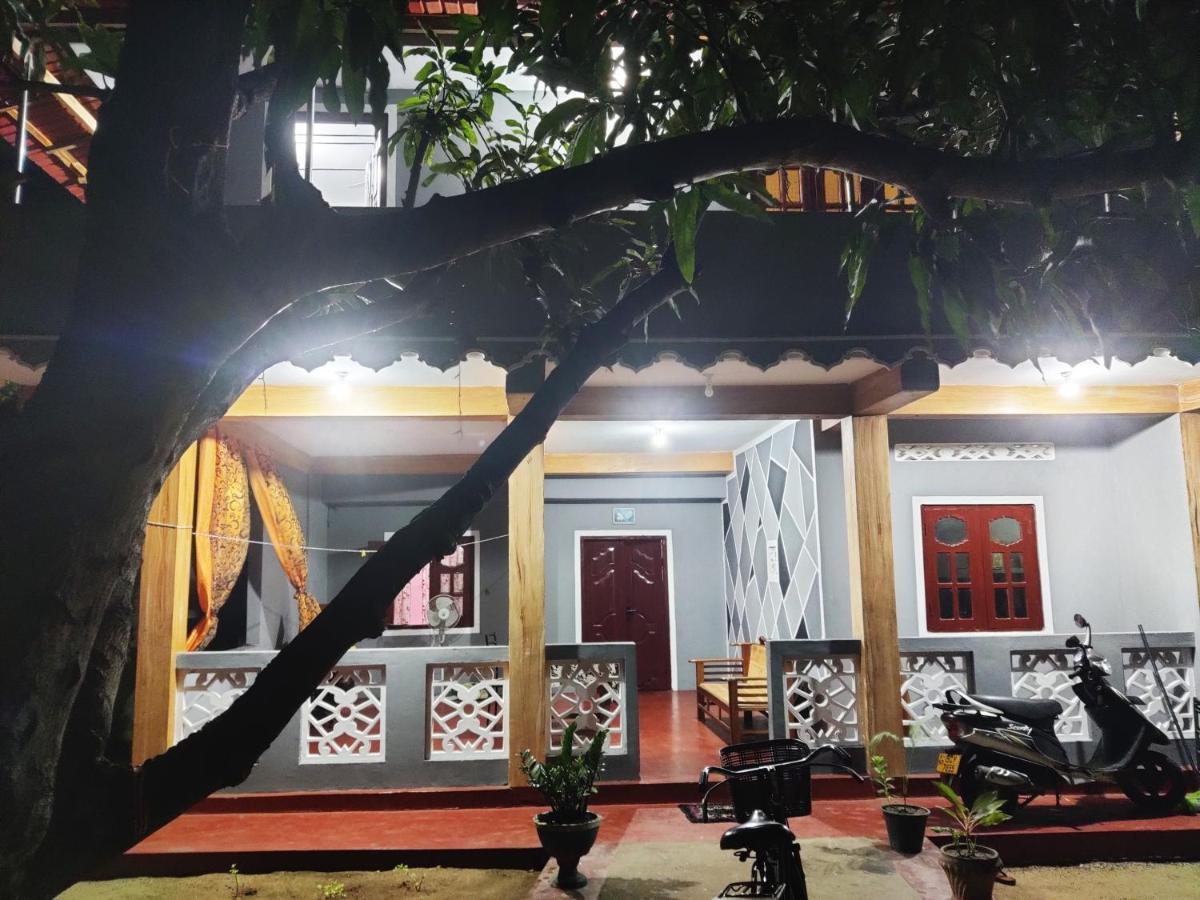 Enoch Guest House Маннар Екстер'єр фото