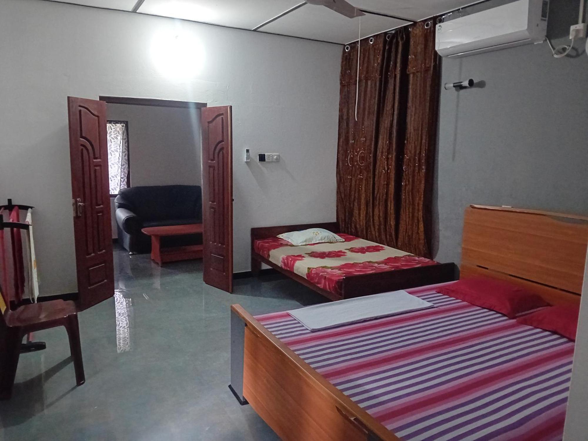 Enoch Guest House Маннар Екстер'єр фото
